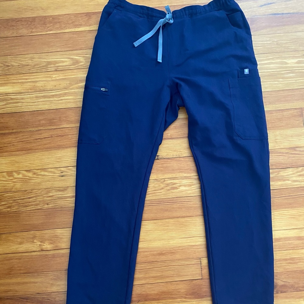 Navy Figs scrubs size L